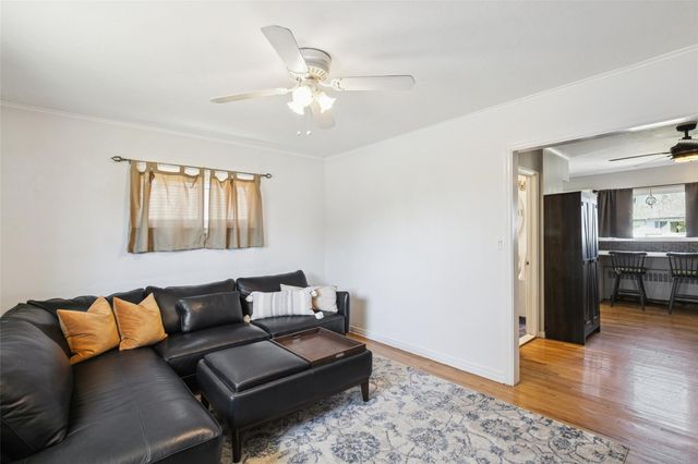 24 Southwood Lane, North Babylon, NY 11703