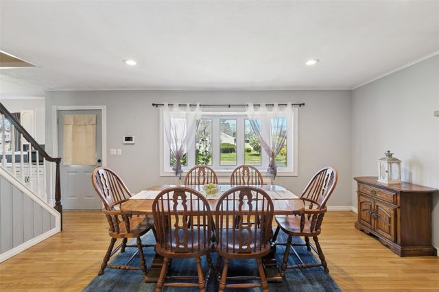 24 Southwood Lane, North Babylon, NY 11703