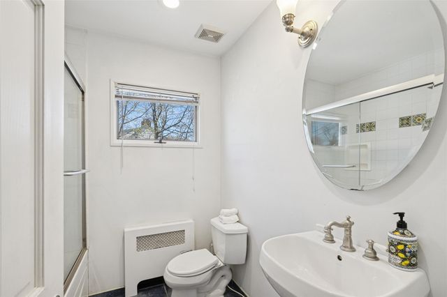 24 Southwood Lane, North Babylon, NY 11703