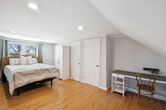 24 Southwood Lane, North Babylon, NY 11703