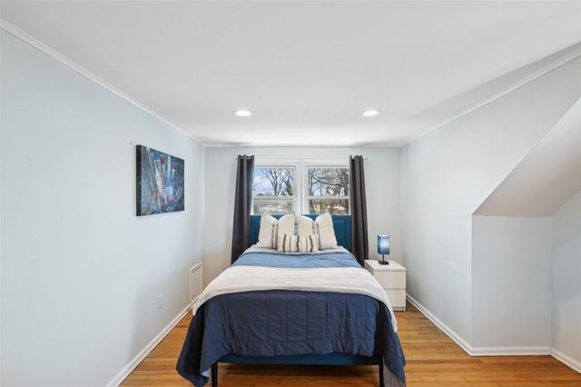 24 Southwood Lane, North Babylon, NY 11703