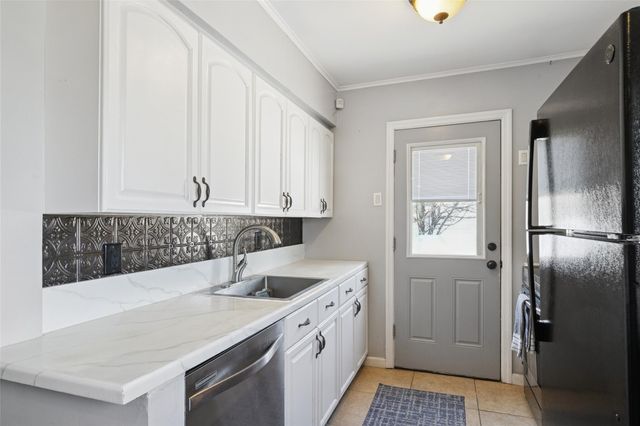 24 Southwood Lane, North Babylon, NY 11703