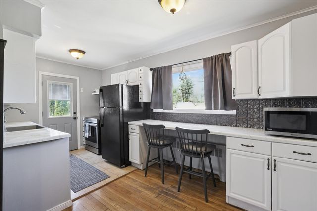 24 Southwood Lane, North Babylon, NY 11703