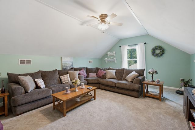 102 Cross Cove Ct, Hendersonville, TN 37075