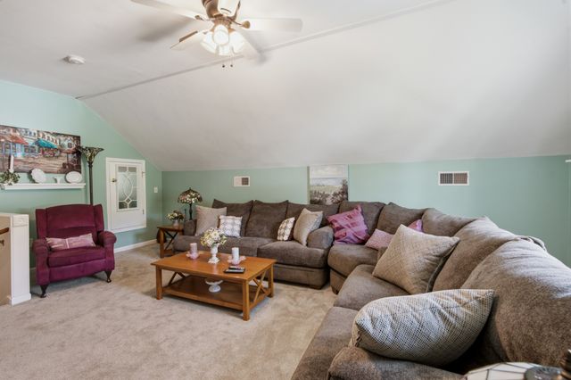 102 Cross Cove Ct, Hendersonville, TN 37075
