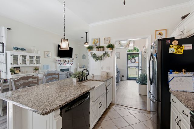102 Cross Cove Ct, Hendersonville, TN 37075