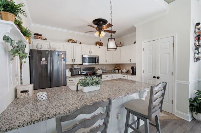 102 Cross Cove Ct, Hendersonville, TN 37075