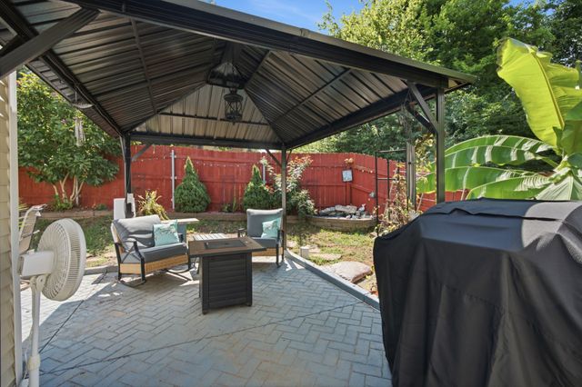 102 Cross Cove Ct, Hendersonville, TN 37075