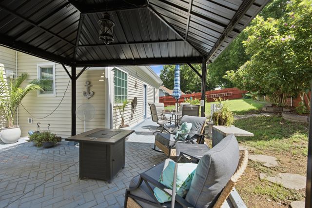 102 Cross Cove Ct, Hendersonville, TN 37075
