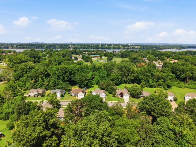 102 Cross Cove Ct, Hendersonville, TN 37075