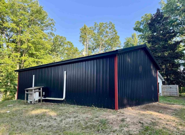 907 Hammond Road, Harrison, MI 48625