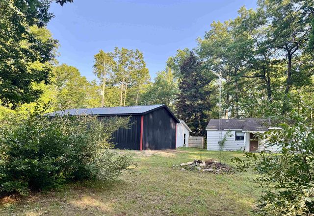 907 Hammond Road, Harrison, MI 48625