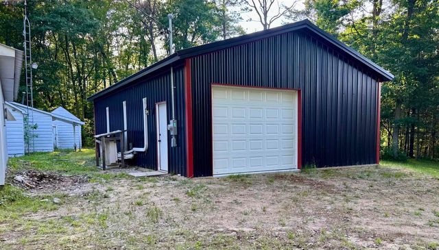 907 Hammond Road, Harrison, MI 48625