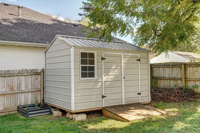 4284 S York Avenue, Springfield, MO 65810