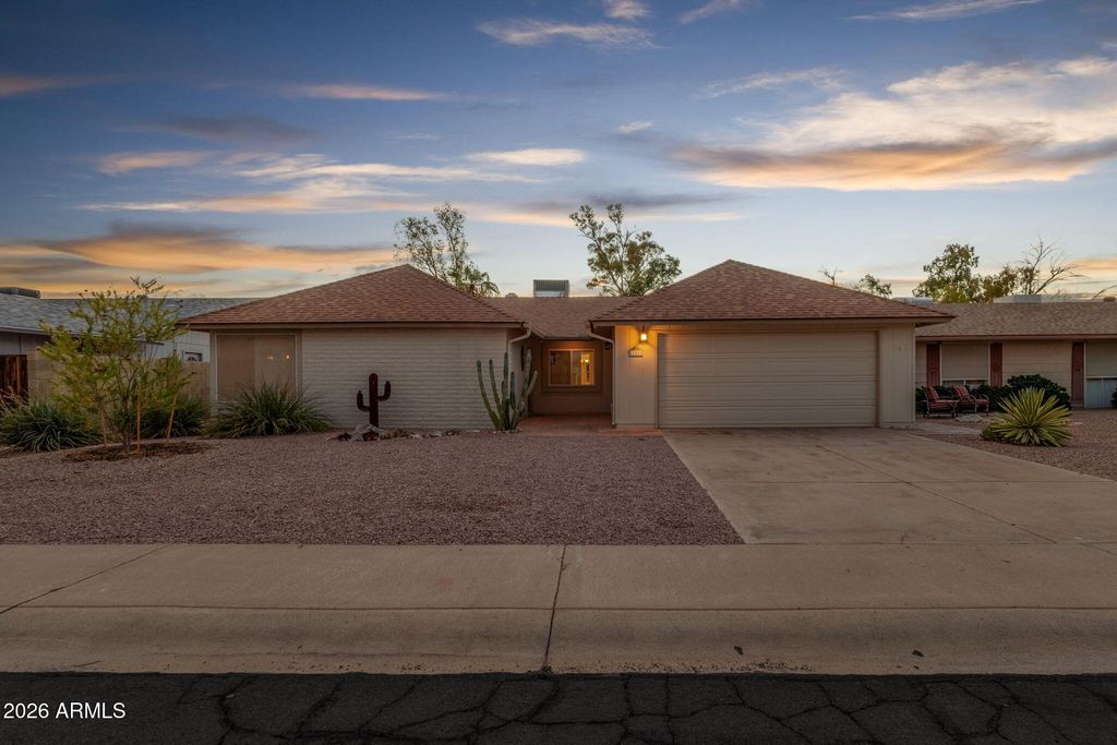 11850 S HALF MOON Drive, Phoenix, AZ 85044 — exterior