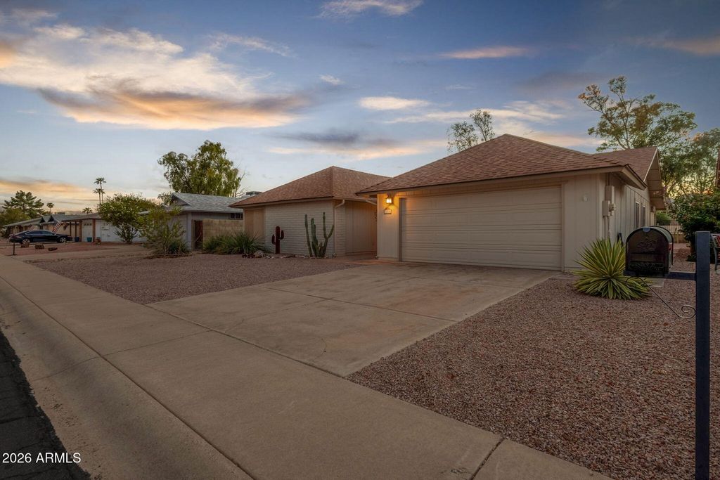 11850 S HALF MOON Drive, Phoenix, AZ 85044 — photo 2
