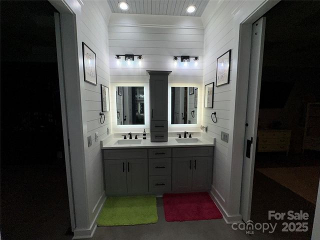 1550 S Main Street, Mount Pleasant, NC 28124