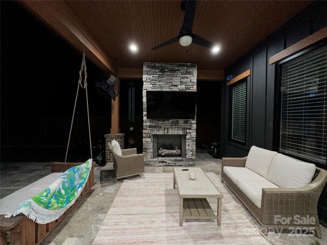 1550 S Main Street, Mount Pleasant, NC 28124