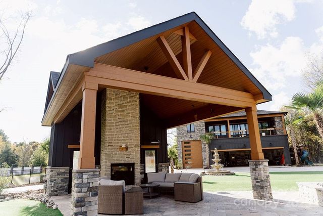 1550 S Main Street, Mount Pleasant, NC 28124