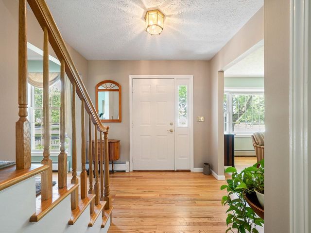 4 Oak Creek Drive, South Burlington, VT 05403