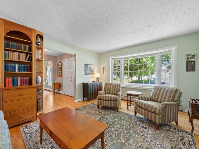 4 Oak Creek Drive, South Burlington, VT 05403