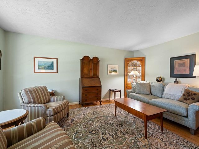 4 Oak Creek Drive, South Burlington, VT 05403