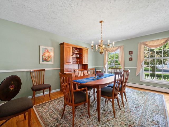 4 Oak Creek Drive, South Burlington, VT 05403