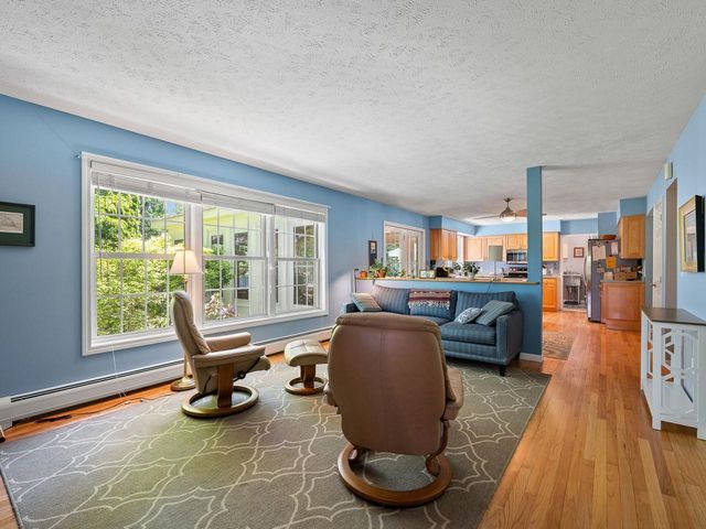 4 Oak Creek Drive, South Burlington, VT 05403