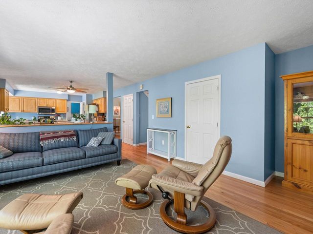 4 Oak Creek Drive, South Burlington, VT 05403