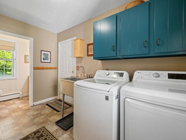 4 Oak Creek Drive, South Burlington, VT 05403