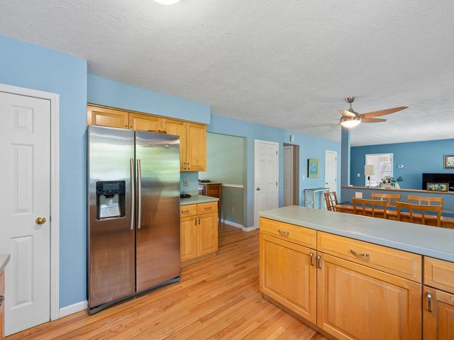 4 Oak Creek Drive, South Burlington, VT 05403
