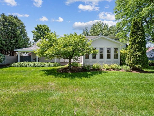 4 Oak Creek Drive, South Burlington, VT 05403