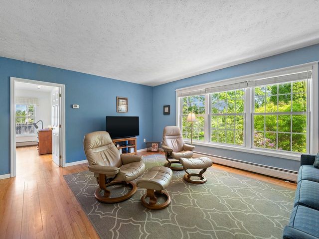 4 Oak Creek Drive, South Burlington, VT 05403
