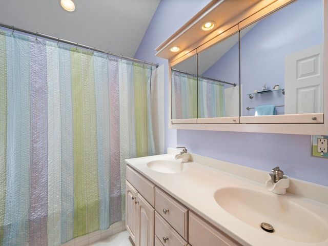 4 Oak Creek Drive, South Burlington, VT 05403