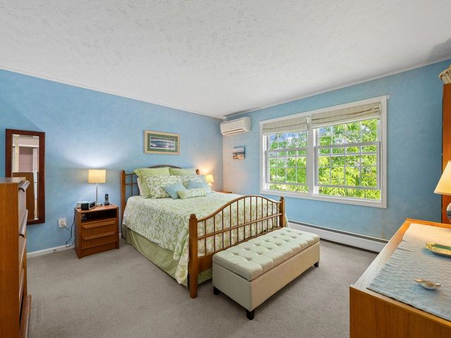 4 Oak Creek Drive, South Burlington, VT 05403