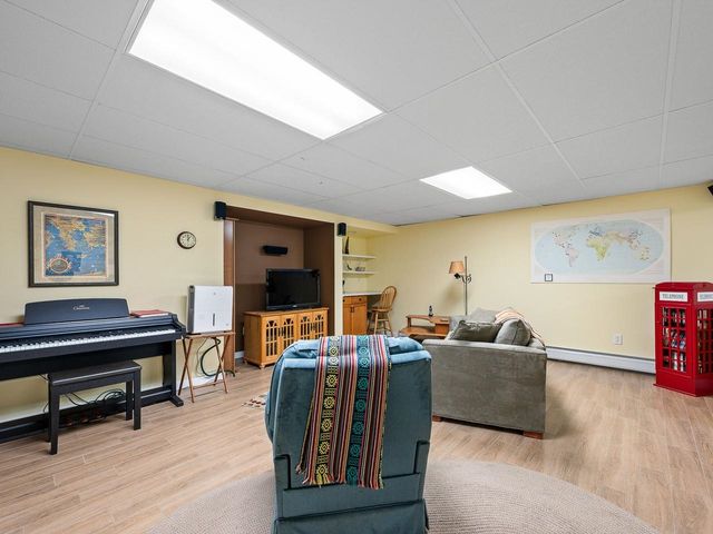 4 Oak Creek Drive, South Burlington, VT 05403