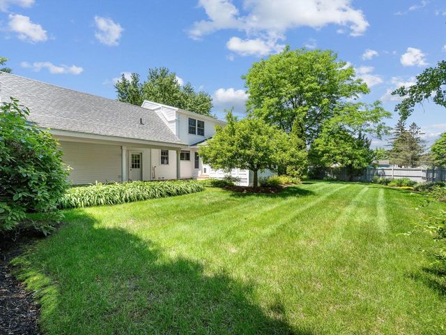 4 Oak Creek Drive, South Burlington, VT 05403