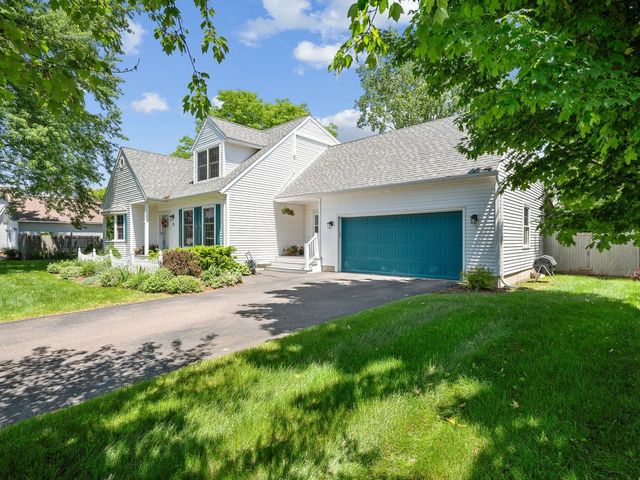 4 Oak Creek Drive, South Burlington, VT 05403