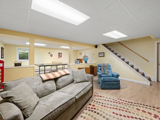 4 Oak Creek Drive, South Burlington, VT 05403