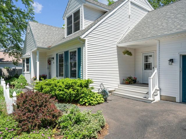 4 Oak Creek Drive, South Burlington, VT 05403