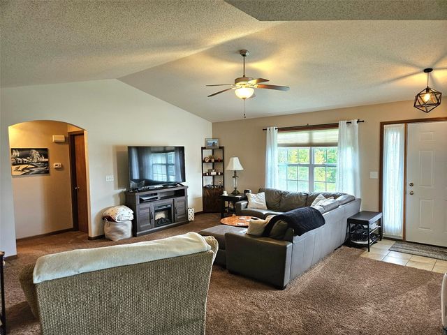 6355 Muirfield Drive SW, Cedar Rapids, IA 52404
