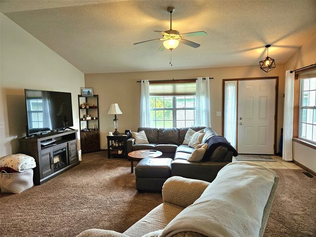 6355 Muirfield Drive SW, Cedar Rapids, IA 52404