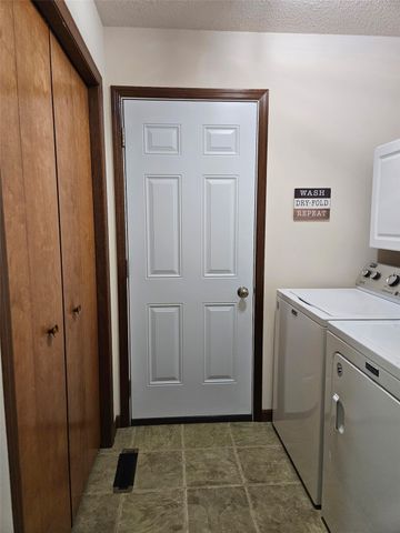 6355 Muirfield Drive SW, Cedar Rapids, IA 52404