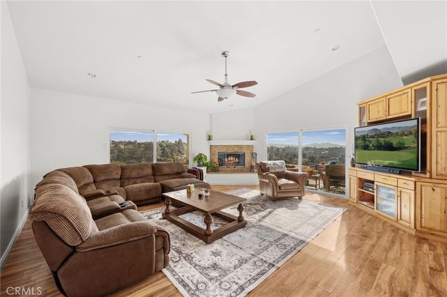 2240 Aqua Hill Road, Fallbrook, CA 92028