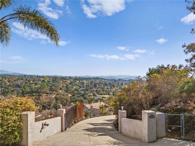 2240 Aqua Hill Road, Fallbrook, CA 92028