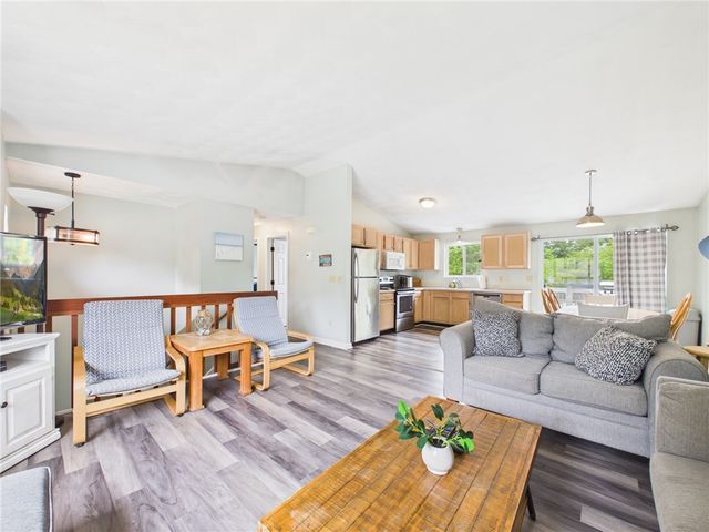 52 Meadowrue Trail, Narragansett, RI 02874