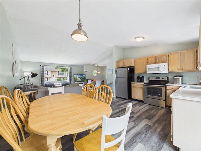 52 Meadowrue Trail, Narragansett, RI 02874