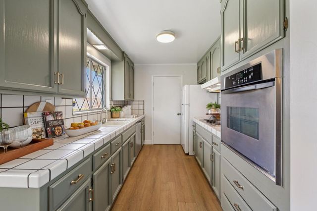 836 Bauer Court, San Carlos, CA 94070