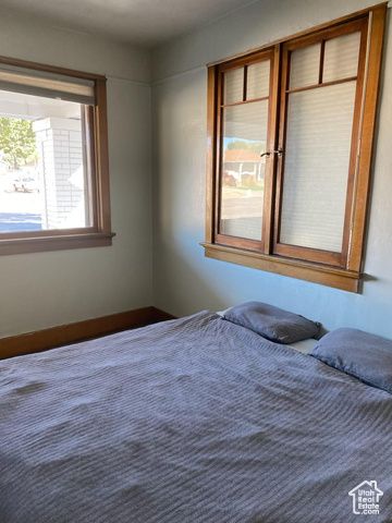 25 W MAIN ST, Moroni, UT 84646