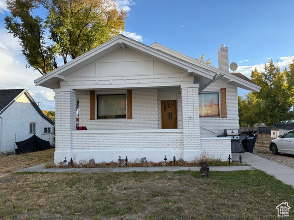 25 W MAIN ST, Moroni, UT 84646